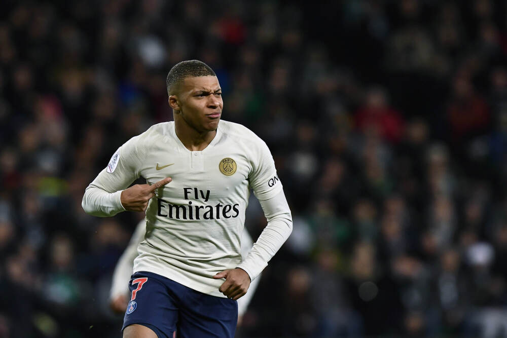 首块牌照诞生！自动驾驶再迎利好 机构关注的绩优股名单出炉